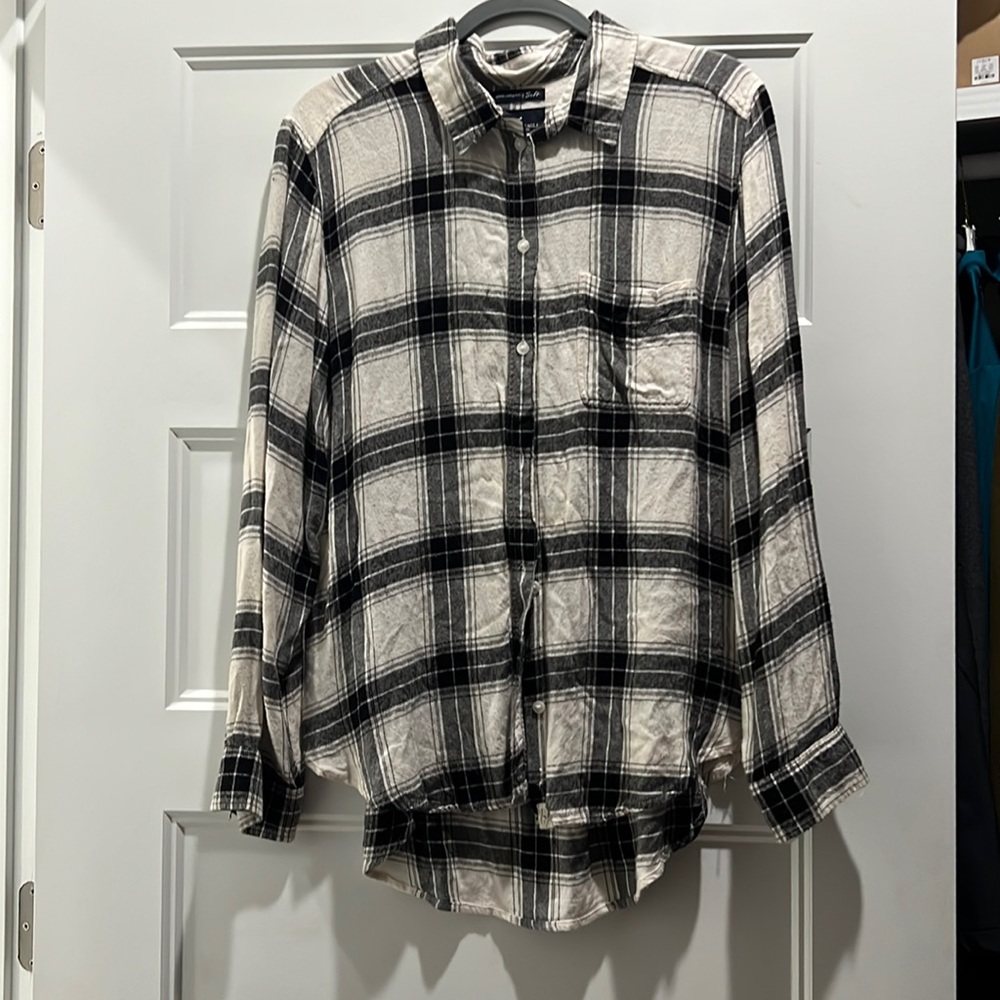 American eagle soft black and white plaid button up